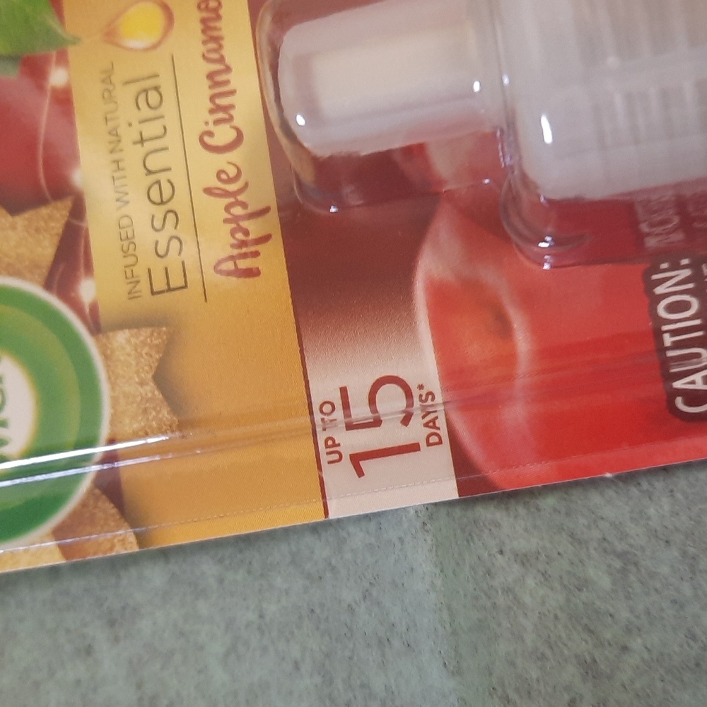 Air Wick Apple cinnomon oil refills - Picture 4 of 4